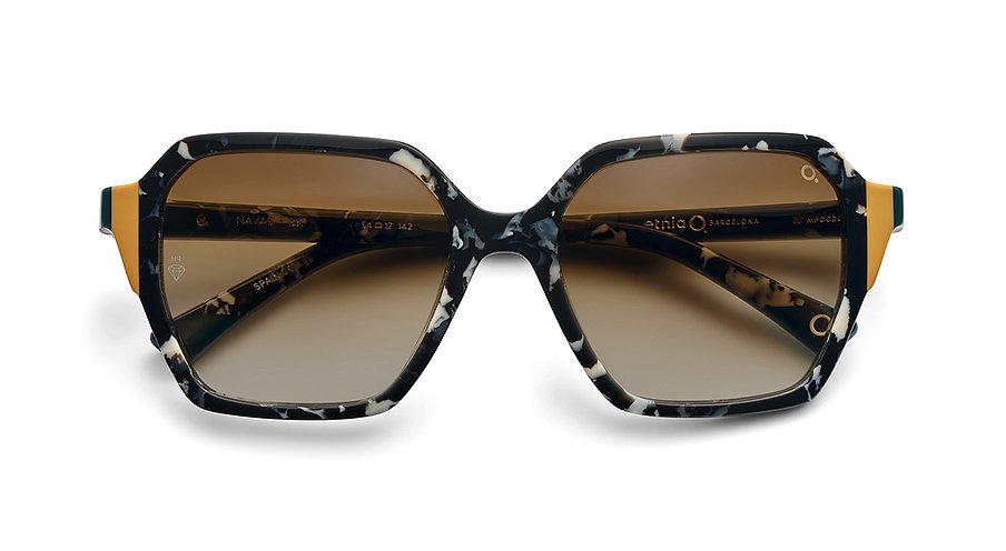 Das Bild zeigt die Sonnenbrille NAVAS von der Marke Etnia Barcelona in blau.